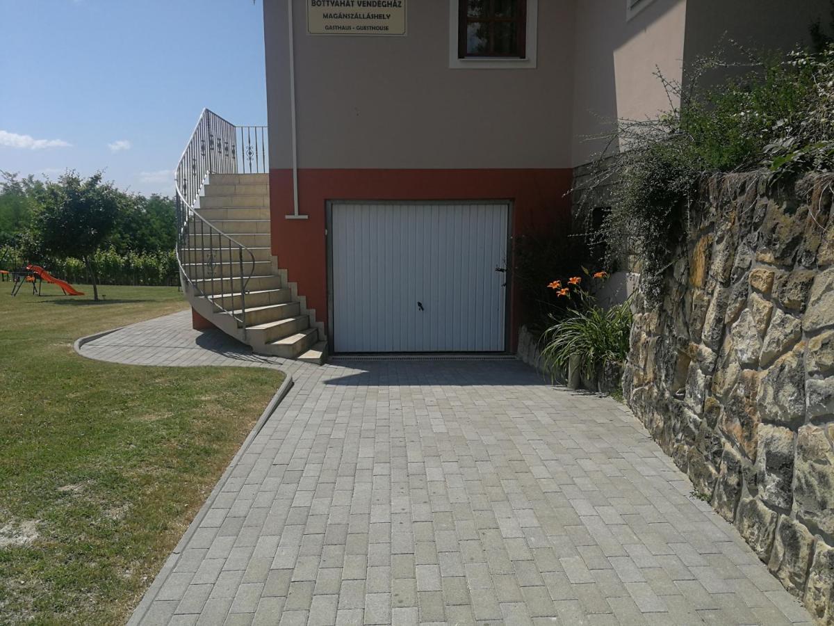 Bottyahat Guesthouse Rezi Экстерьер фото