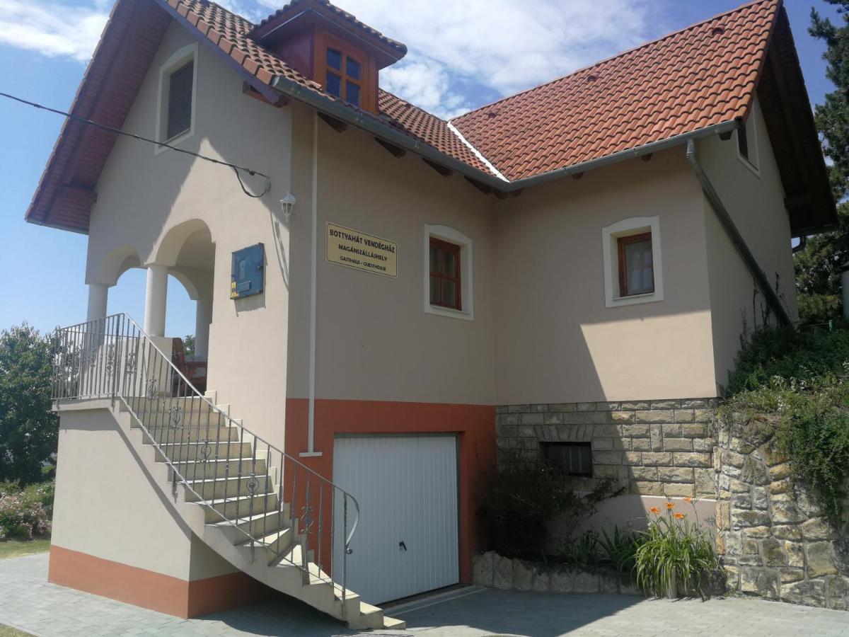 Bottyahat Guesthouse Rezi Экстерьер фото